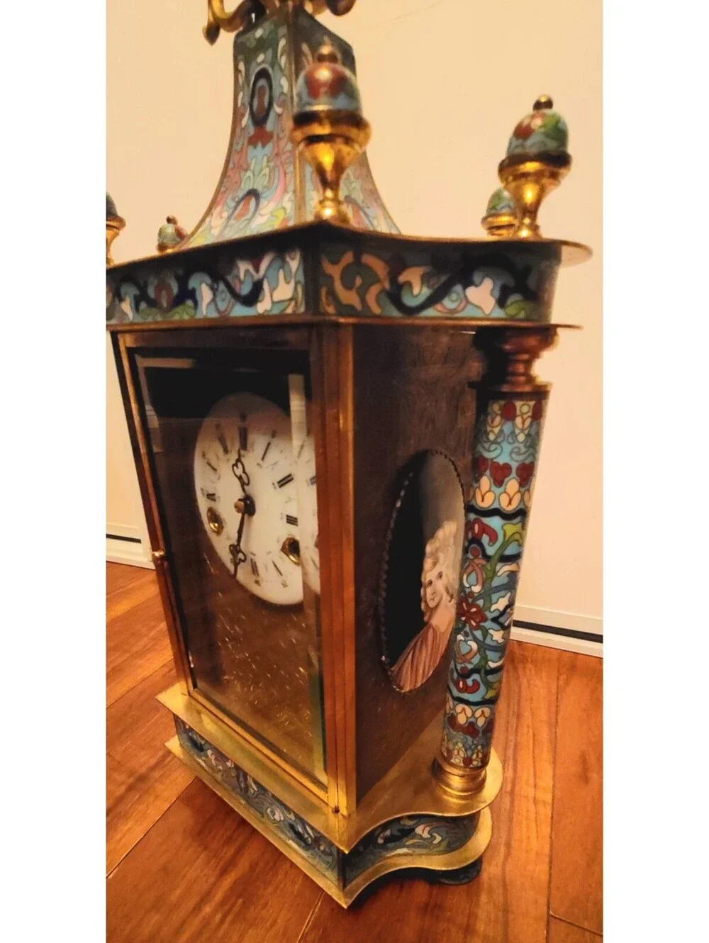Chinese cloisonne Antique Decorative Brass and Enamel Clock with Columns
